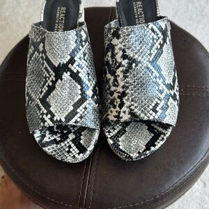 Kenneth Cole Reaction Black and White Snakeskin Slides